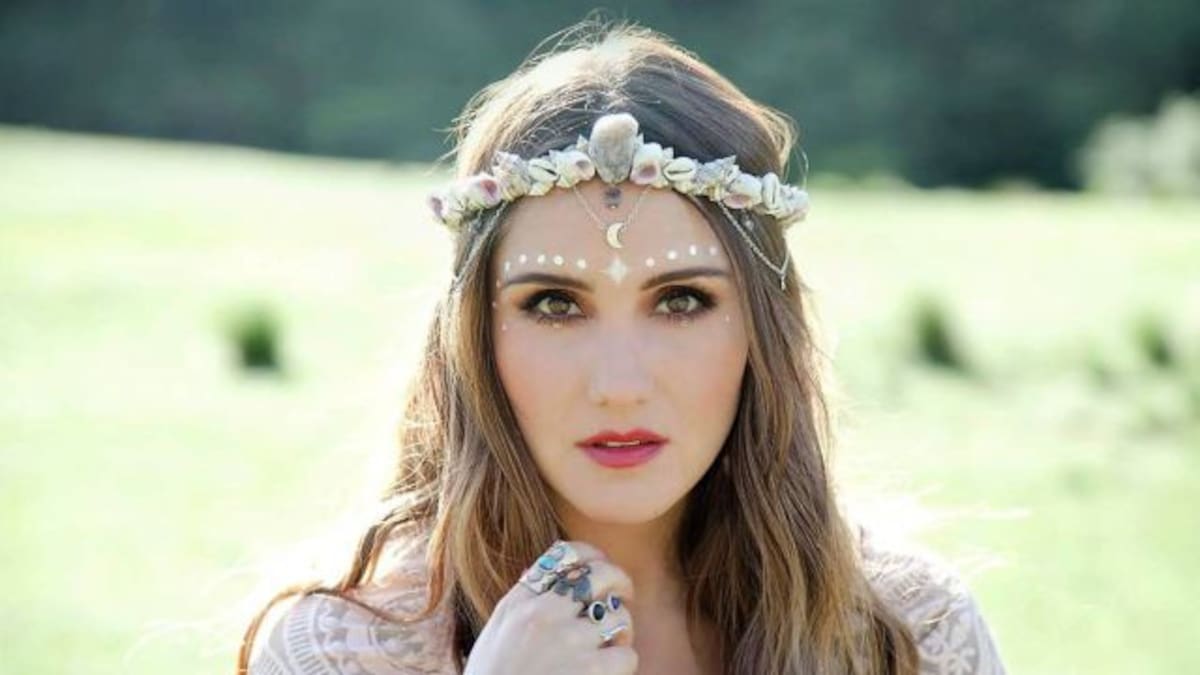 Seguidores de Dulce María piensan que la artista está embarazada de gemelos