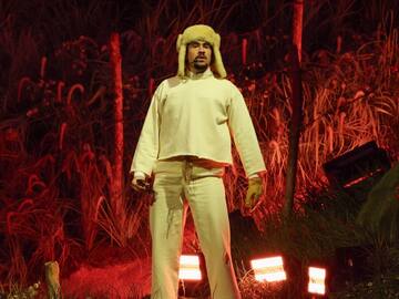 Bad Bunny cierra su residencia en Puerto Rico con Travis Scott en la casita y unas emotivas palabras de despedida