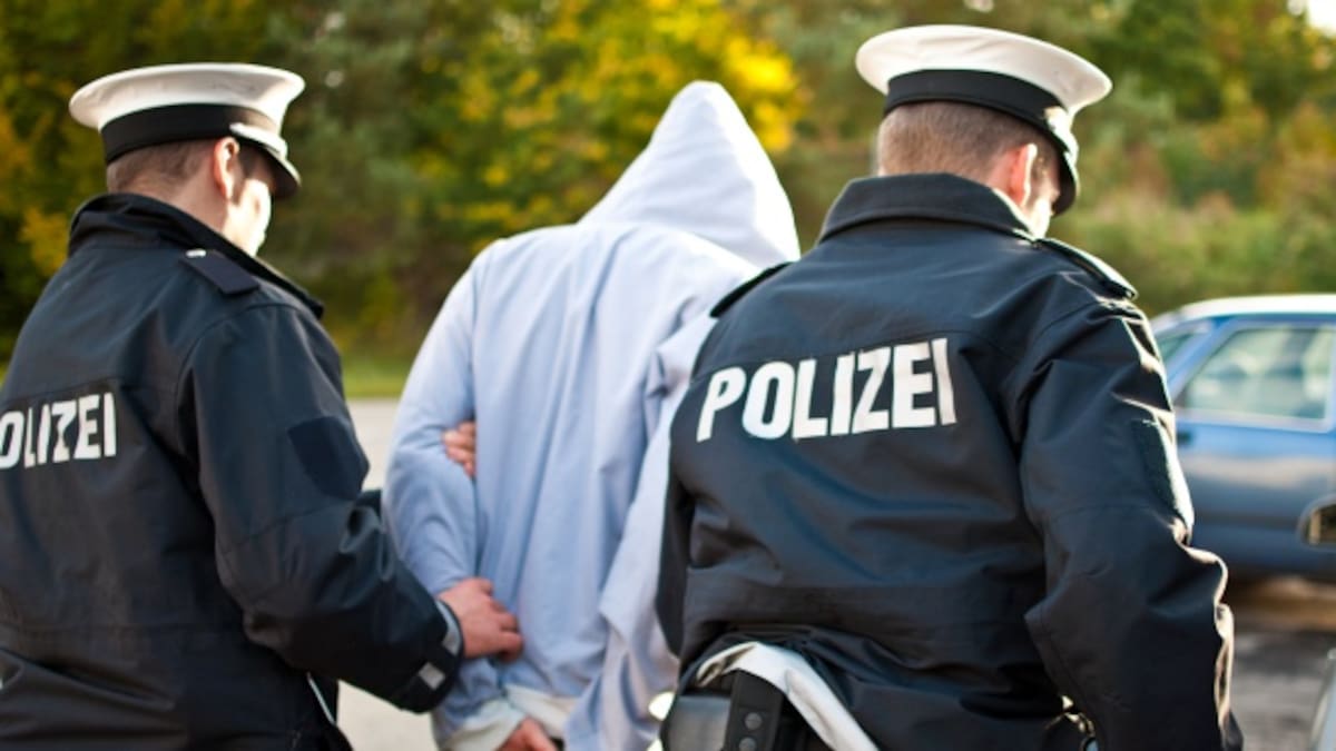 Ladrones llamaron a la Policía por accidente mientras robaban y resultaron arrestados