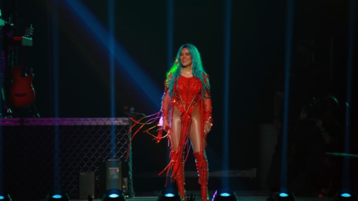 Karol G muestra los moretones que le quedaron luego de su aparatosa caída