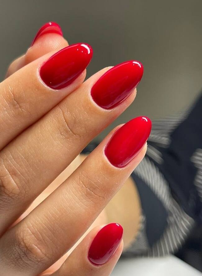 uñas tono Rojo clásico | Créditos: Pinterest