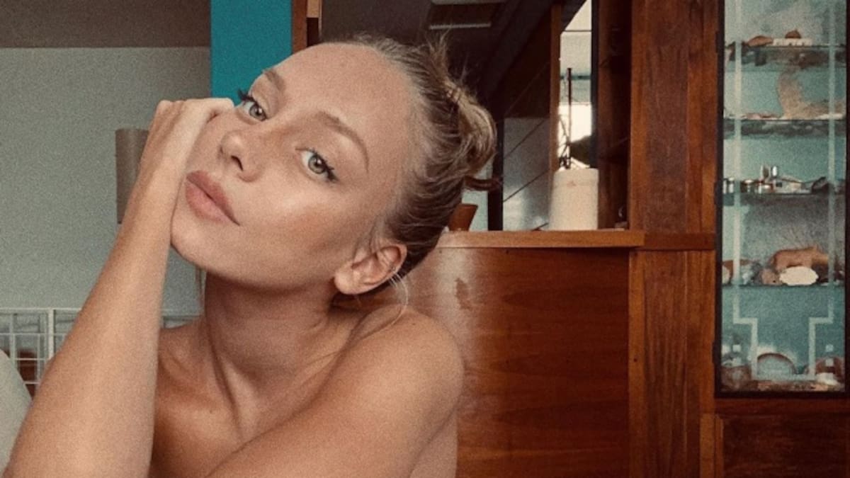 Ester Expósito y su sensual foto en la cama que Netflix publicó