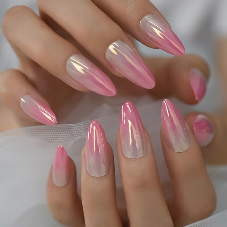 Créditos: Uñas Baby Boomer brillantes - Pinterest