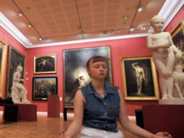 Cinco tips para adelgazar, tonificar musculos y mejorar la postura mientras trabajas.