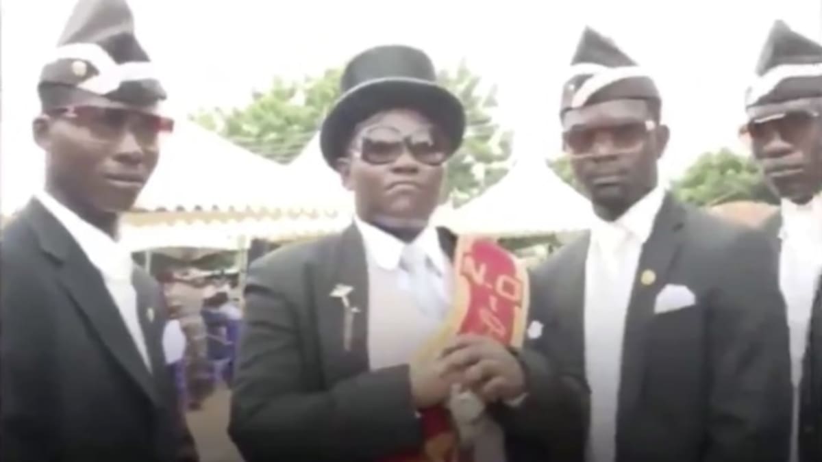 Conozca la historia de los africanos que bailan con un ataúd