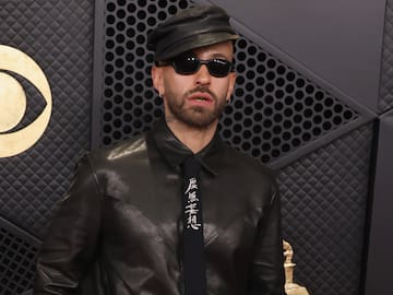 ¿Qué dice la corbata que usó Feid en los Premios Grammy 2026? habría enviado contundente indirecta