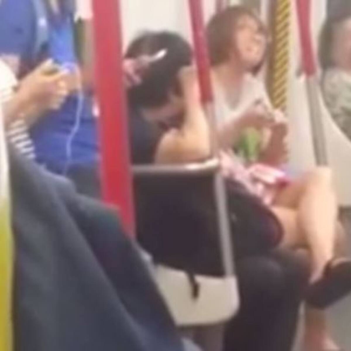 Esta mujer tiene una crisis nerviosa por quedarse sin batería