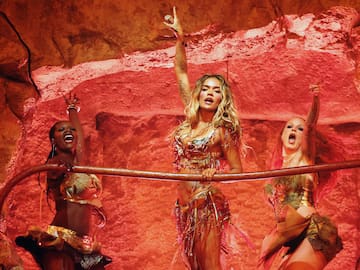 Karol G deja fuera a Medellín de su gira internacional y revela el motivo