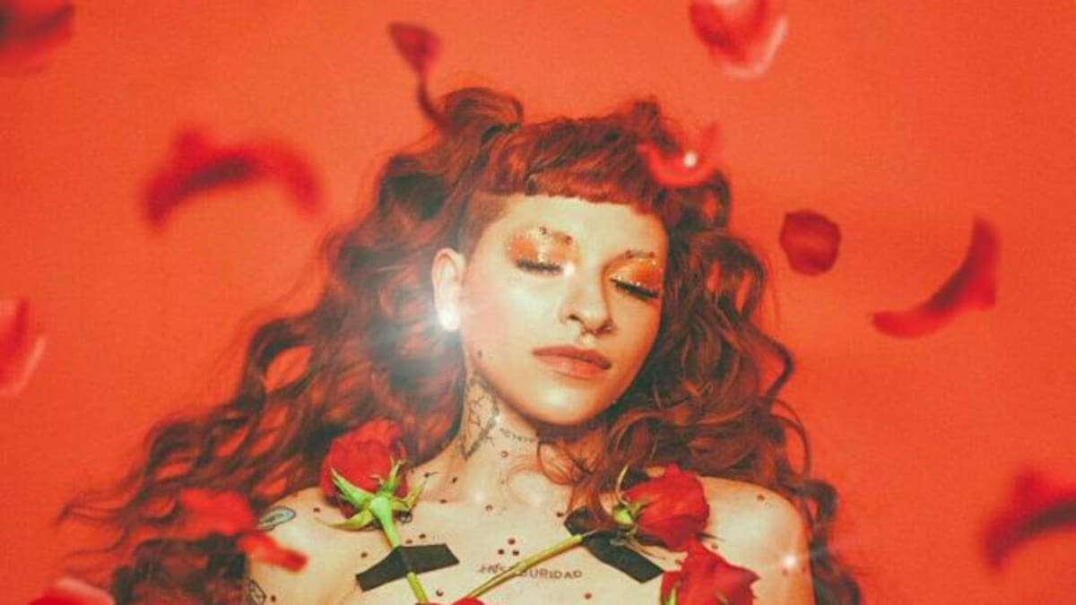 Cazzu lanza su nuevo álbum 'Una Niña Inútil'