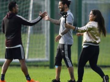 Maluma llega a la inauguración del Mundial con la mejor compañía.