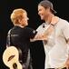 Chris Hemsworth impresionó con su talento al tocar en concierto de Ed Sheeran: video