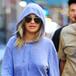 RITA ORA ROBA MIRADAS POR TENER UN PECHO MÁS GRANDE QUE EL OTRO