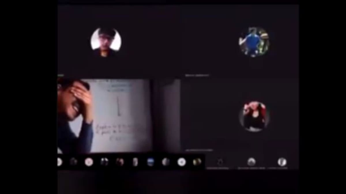 Profesor se ríe a carcajadas al ver a uno de sus estudiantes “arrunchado” en clase virtual