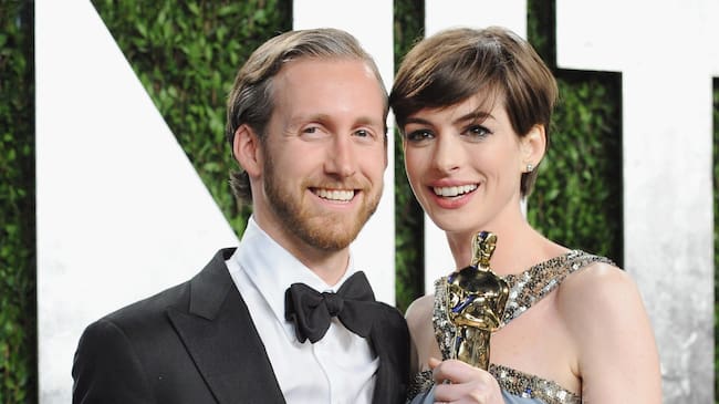 Adam Shulman y Anne Hathaway en la fiesta luego de los Oscars 2023, cuando ella ganó Mejor Actriz. Créditos: Getty Images