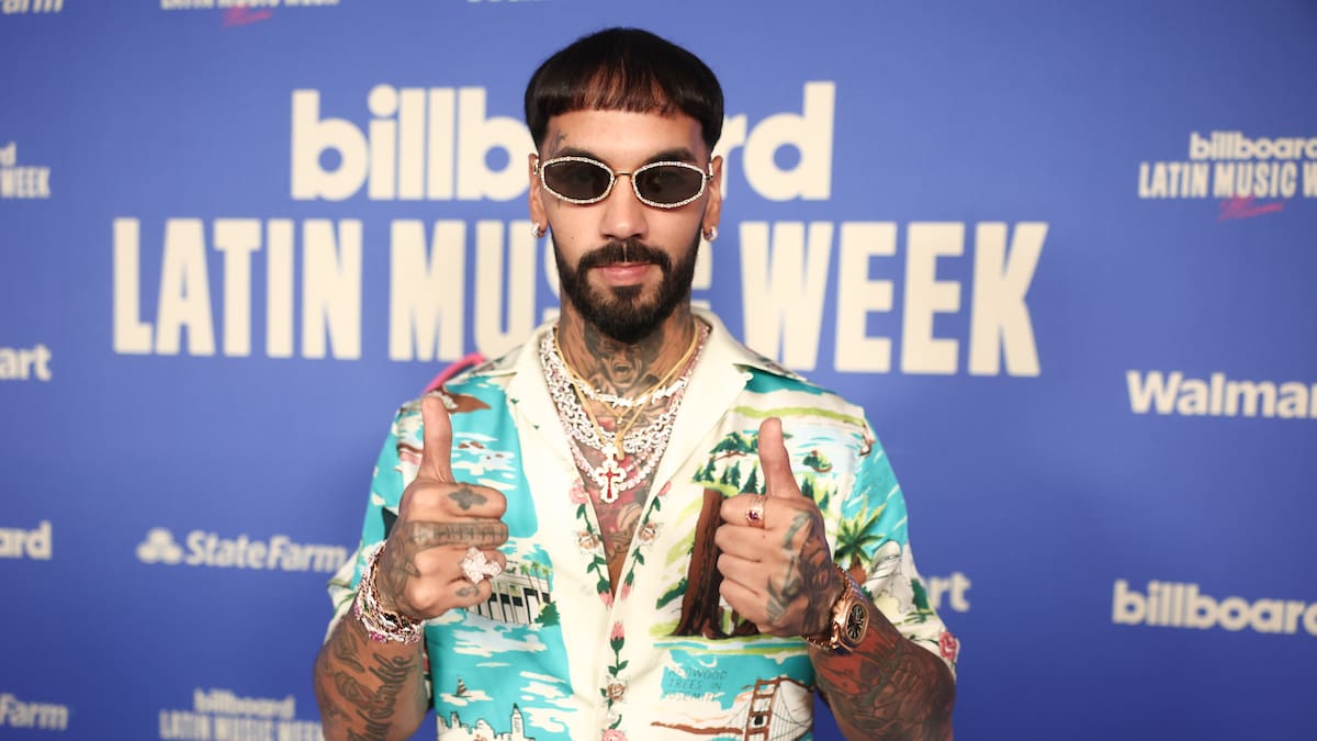 Anuel AA reaparece con misteriosa mujer muy "acaramelado" ¿le puso los cachos a Laury Saavedra?
