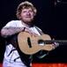 Ed Sheeran habla del golpe que le dió a Justin Bieber