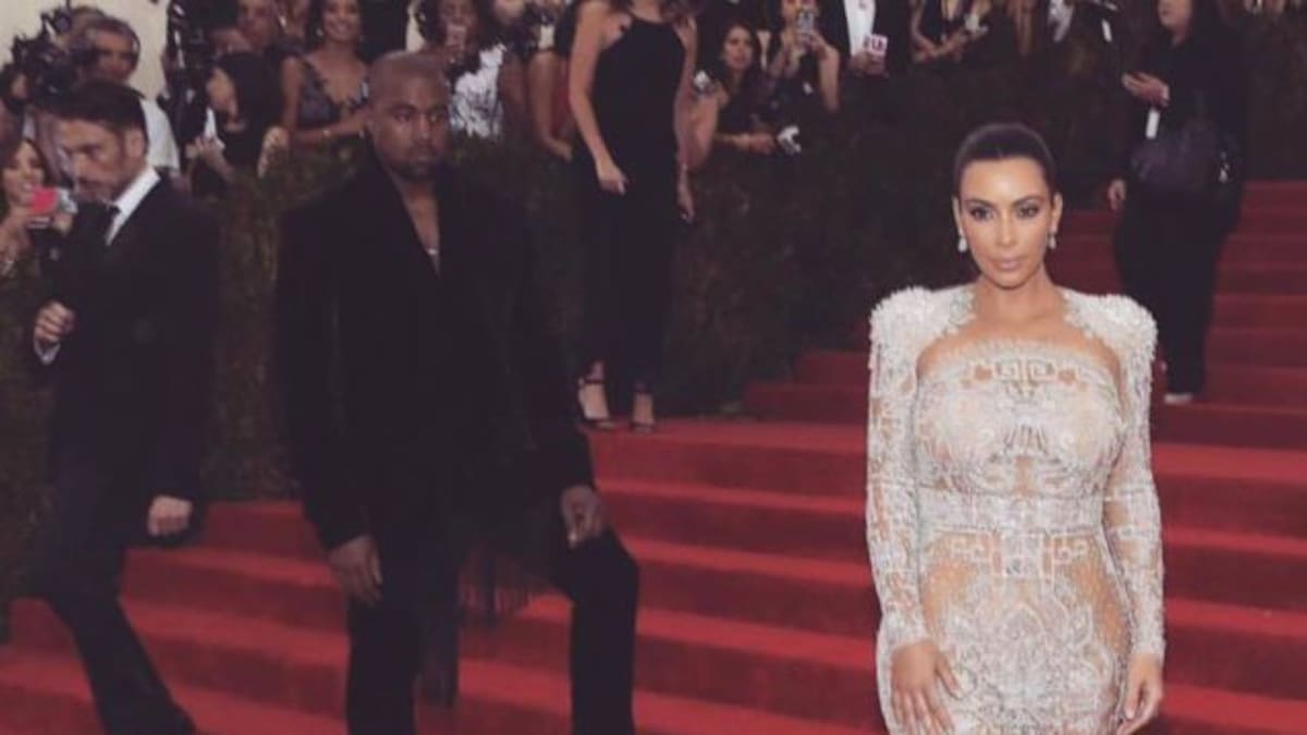 Kim Kardashian luce espectacular en traje de baño
