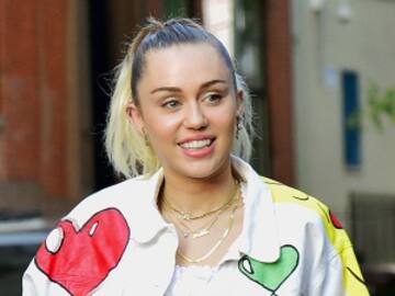 MILEY CYRUS RETIRA SU DISCULPA POR POSAR EN TOP-LESS A LOS 15 AÑOS