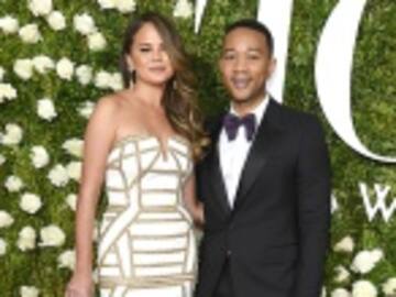 LA ESPOSA DE JOHN LEGEND SIGUE LUCHANDO PARA ACEPTAR SU CUERPO TRAS SER MADRE