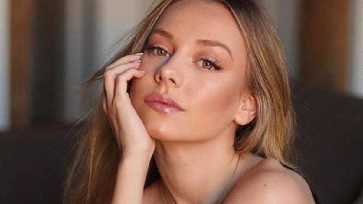 El sensual escote con el que Ester Expósito dejó con la boca abierta a sus seguidores