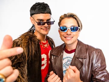 Entrevista a CA7RIEL y Paco Amoroso: Su controvertida actuación y lo que no se vio de su 'Tiny Desk'