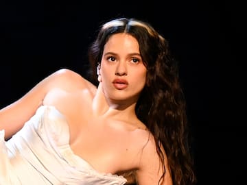 Primera imagen de Rosalía como ‘pole dancer’ en ‘Euphoria’: De monja a striper