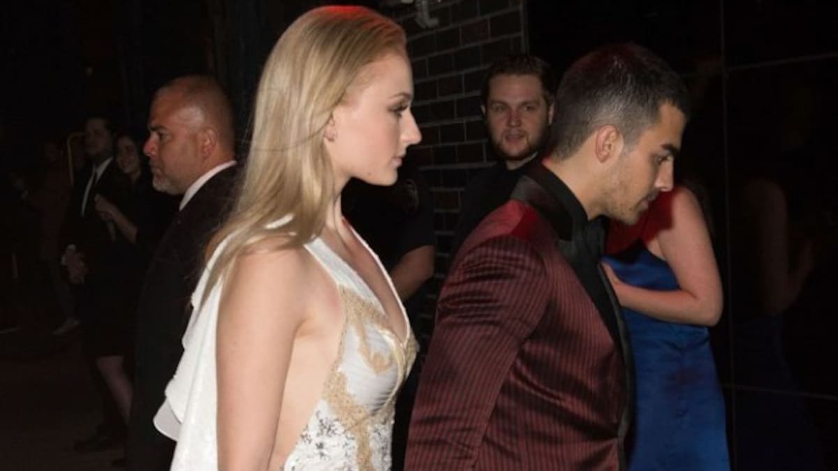 Por esta razón Sophie Turner aún no tiene vestido de novia