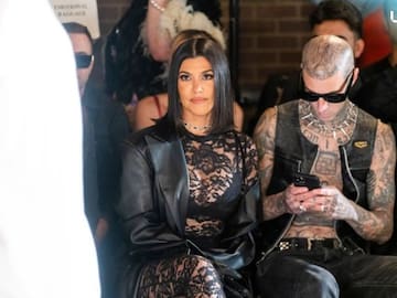 Kourtney Kardashian subió fotos comiendo en el baño y las redes la critican de "asquerosa"