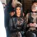 Kourtney Kardashian subió fotos comiendo en el baño y las redes la critican de "asquerosa"