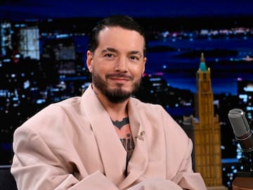 J Balvin habría revelado su número de celular en el Super Bowl ¿Lo llamaron?