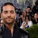 El curioso detalle oculto en el 'look' de Maluma en la Met Gala 2026: fue notado por pocos fans