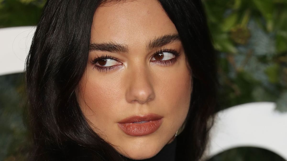 Video: Dua Lipa le dijo adiós al 2021 en sensual y diminuto bikini