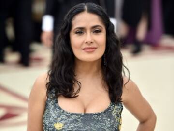 SALMA HAYEK LUCE SIN UNA GOTA DE MAQUILLAJE Y ES CRITICADA FUERTEMENTE