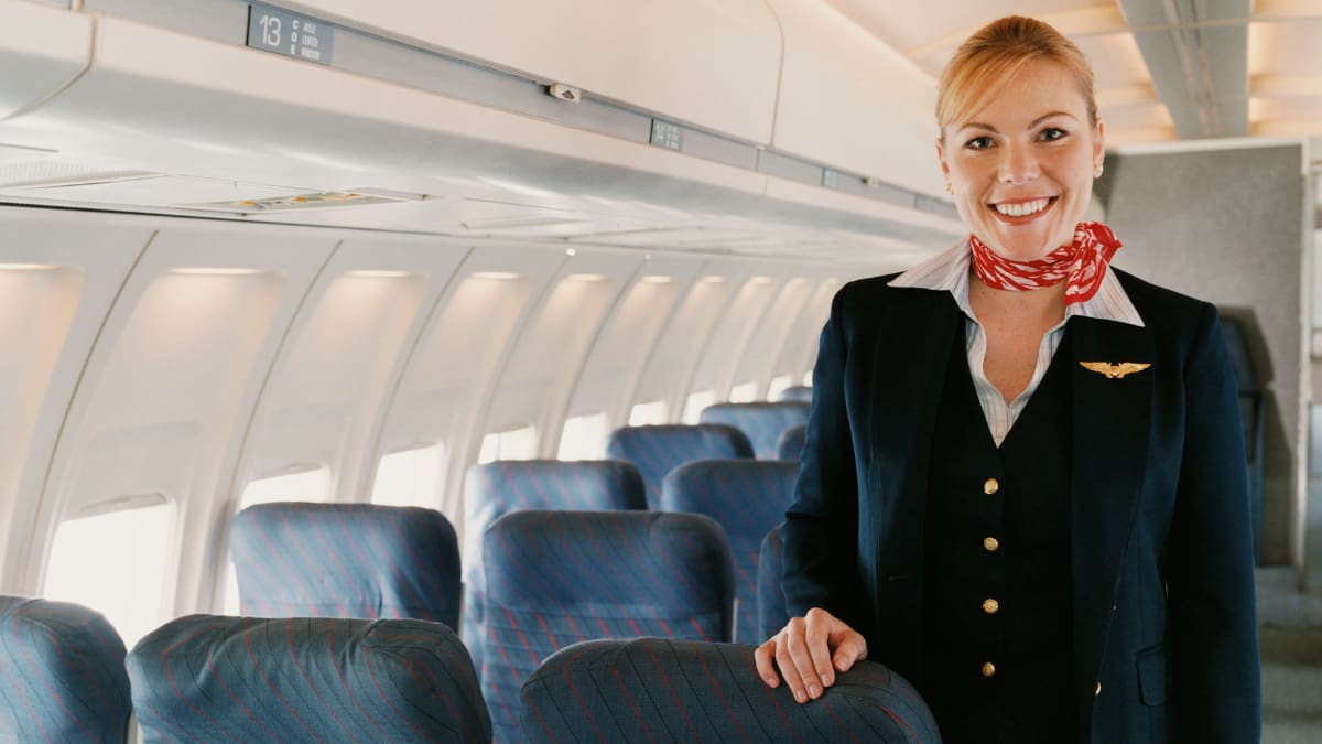 ¿Qué se debe estudiar para ser azafata en Colombia y durante cuántos años? Todo lo que debes saber