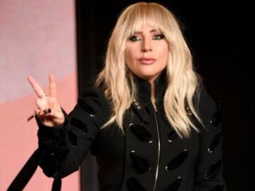 Lady Gaga enamora con estas fotos en vestido de baño