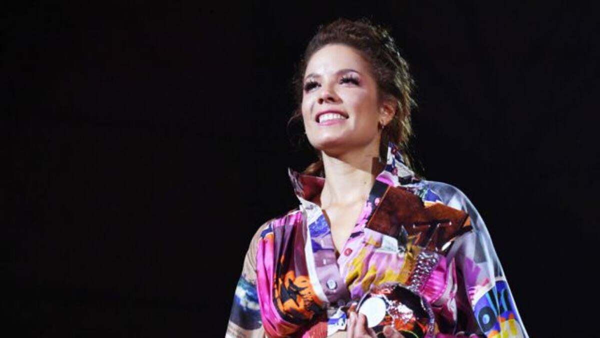 Halsey revela que está embarazada con una hermosa foto de su barriguita