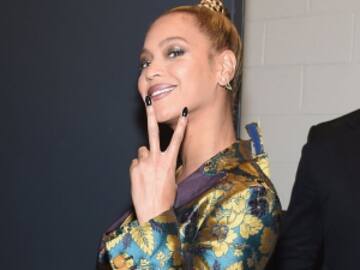 Bailarines de Beyoncé se comprometen en concierto y hacen delirar al público