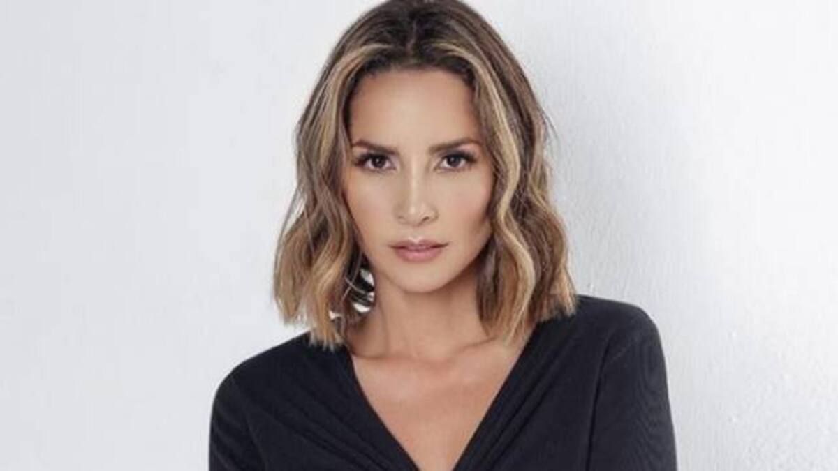 “Diosa”, le dicen a Carmen Villalobos por atractiva foto en bikini