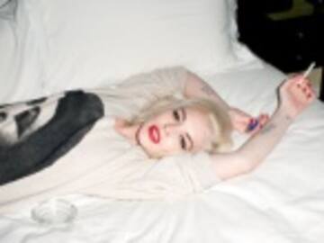 Lindsay Lohan corrió semidesnuda en almacén de ropa