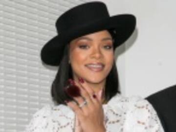 Rihanna llegó ebria a los Grammy's y este video lo comprueba