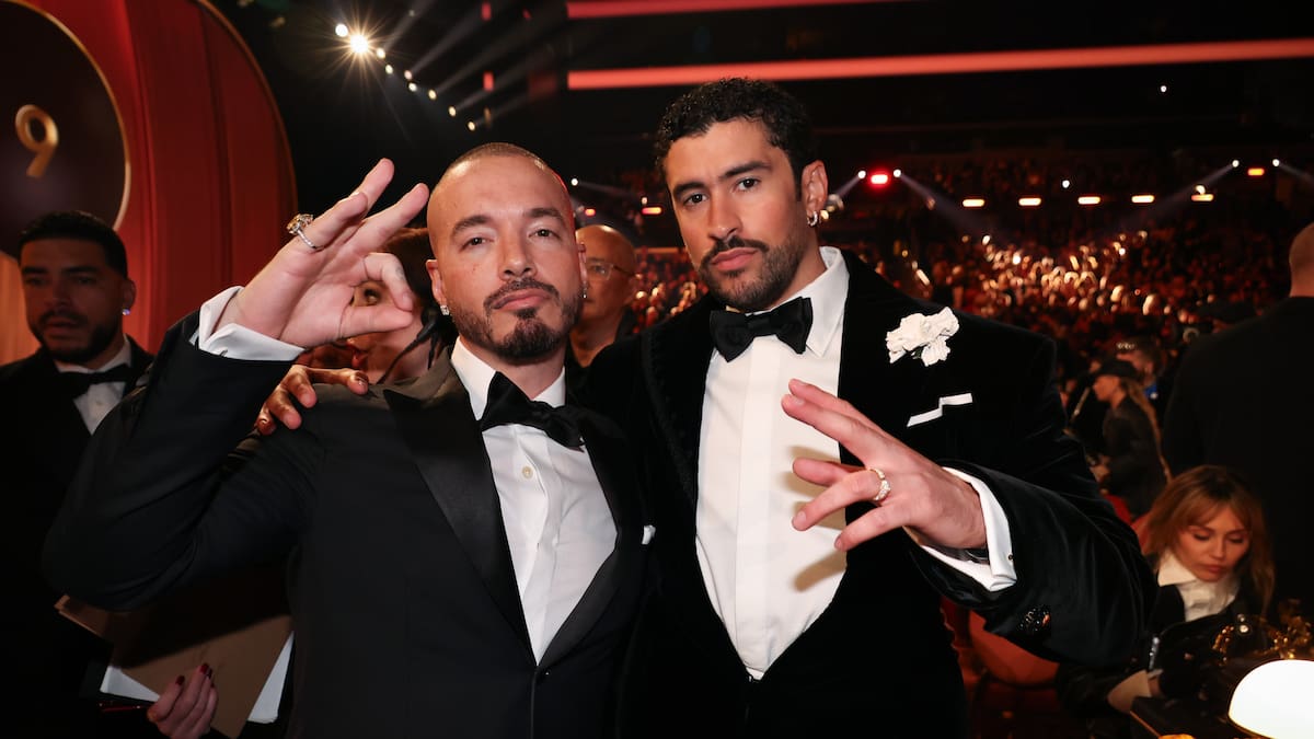 VIDEO: Bad Bunny y J Balvin volvieron a compartir escenario durante la gira ‘Debí Tirar Más Fotos’