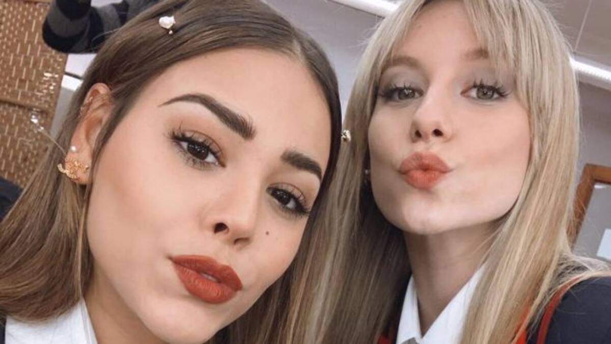 Reviven beso entre Danna Paola y Ester Expósito