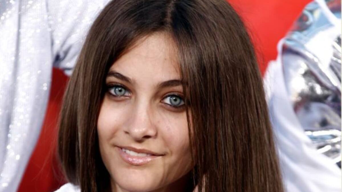 Paris Jackson se tatúa el labio en homenaje a Mötley Crüe