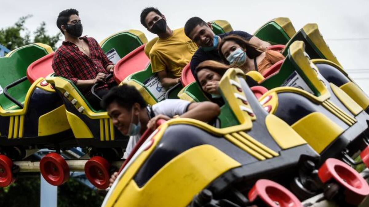 Funcionario muere en parque de diversiones al intentar recuperar unas gafas