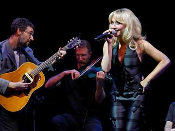 Este es el famoso productor detrás del próximo sencillo de Sabrina Carpenter: "Manchild"