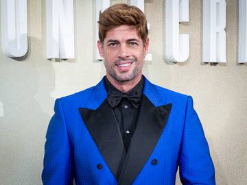 William Levy subió la temperatura con foto ligero de ropa frente al espejo