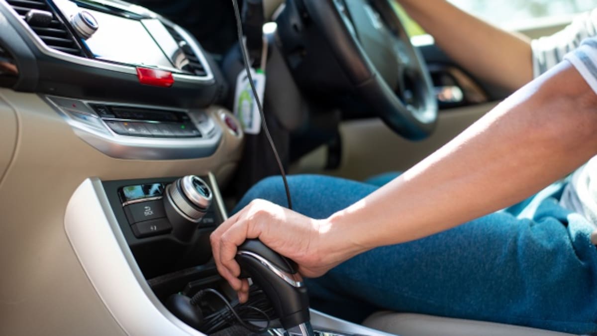 Por meter mal el cambio, mujer terminó atropellando a su madre