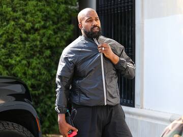 Kanye West acusado por una de sus exparejas de hacerla salir a la calle ligera de ropa