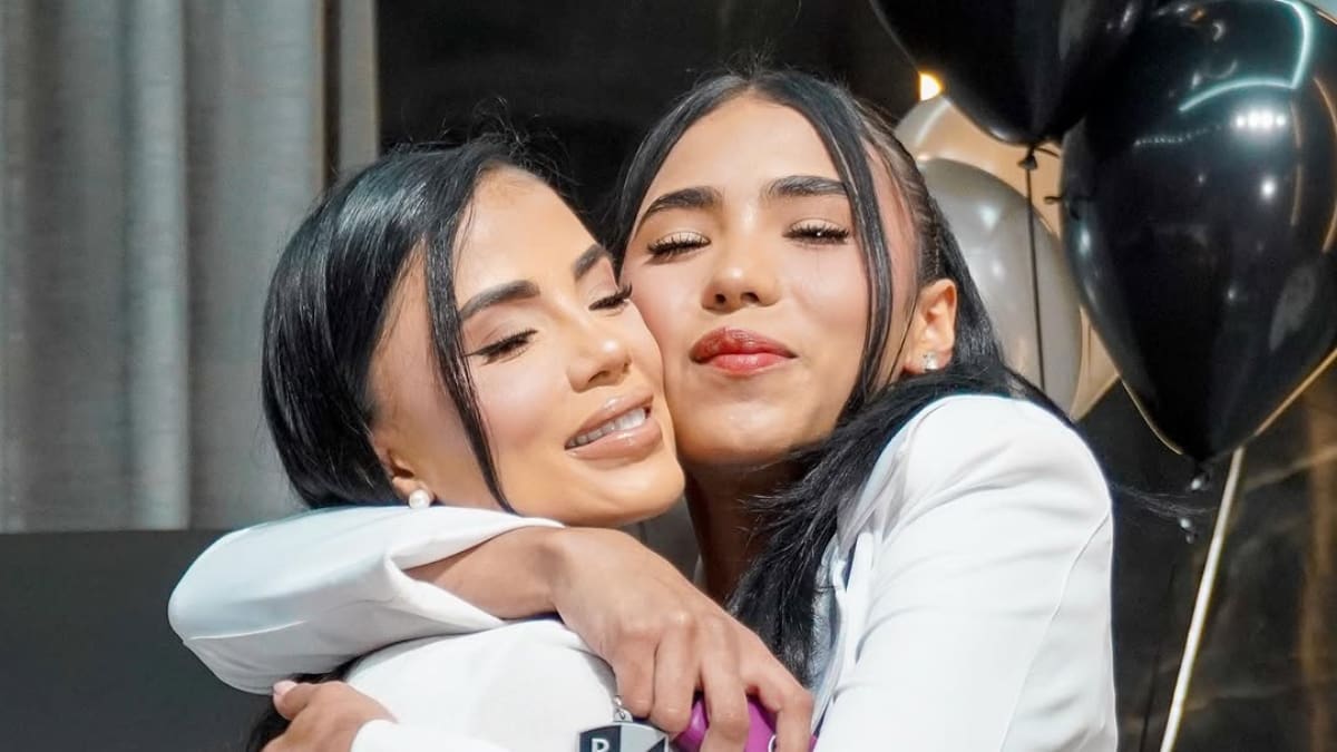 Así reaccionó Karina García tras petición de su hija de abrir la página azul: "¿Cuánto quieres?"