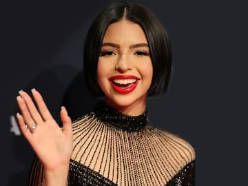 Ángela Aguilar interpertó su versión de 'Como la flor' y muchos asegura que "hizo el oso"